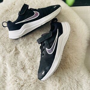 Nikes black shoes sz 3 youth girls